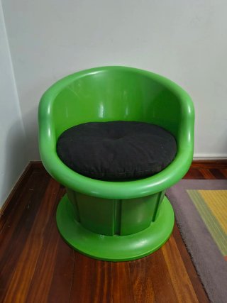 Silla verde Ikea con asiento negro