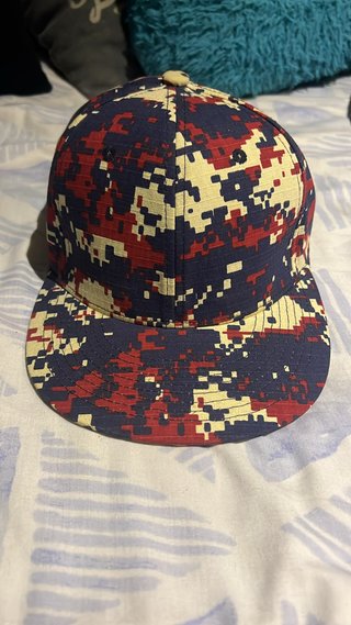 Gorra estilo militar digital