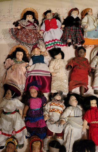 Colección de 30 Muñecas de Porcelana del Mundo