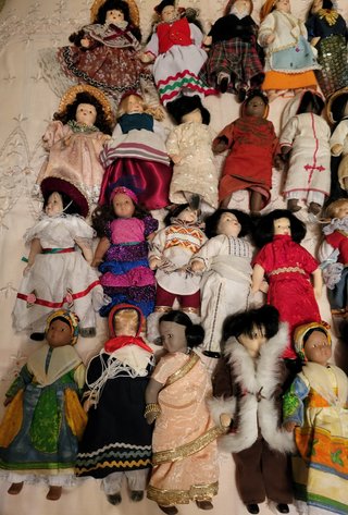 Colección de 30 Muñecas de Porcelana del Mundo