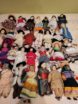 Colección de 30 Muñecas de Porcelana del Mundo