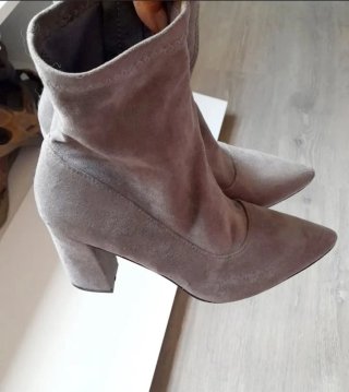 Botines de tacón beige