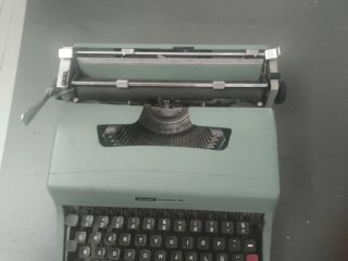 Máquina de escribir Olivetti Lettera 32