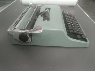 Máquina de escribir Olivetti Lettera 32
