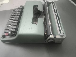 Máquina de escribir Olivetti Lettera 32