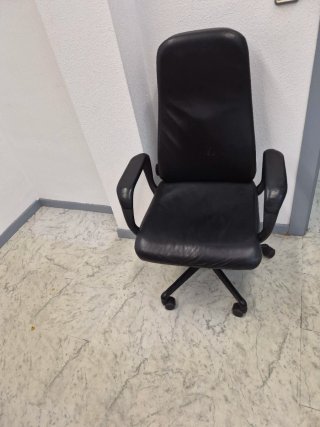 Mesa de trabajo de oficina y sillon escritorio