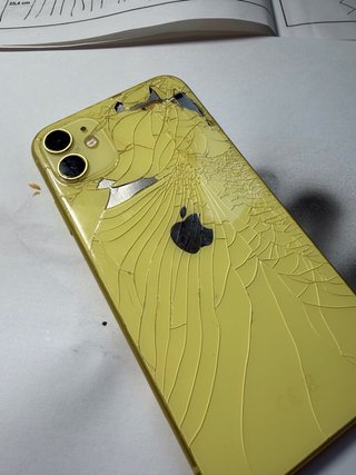 iPhone 11 Amarillo para piezas