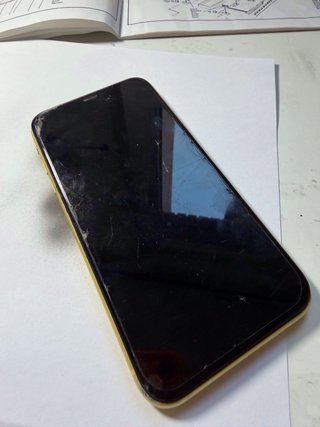 iPhone 11 Amarillo para piezas