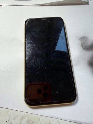 iPhone 11 Amarillo para piezas