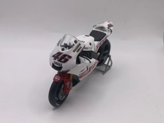 Modellino Moto Yamaha Valentino Rossi 1:18