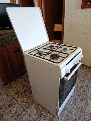 Cocina 4 Fuegos Telefunken con Horno de Gas Butano
