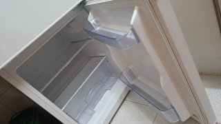 Frigorífico Infiniton pequeño con congelador