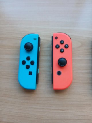 Nintendo Switch + Joy-Cons azul/rojo