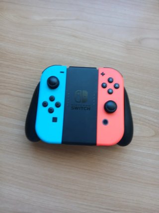 Nintendo Switch + Joy-Cons azul/rojo