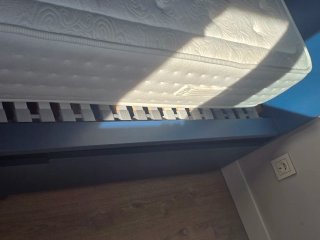 Cama IKEA MALM con Colchón y Mesita
