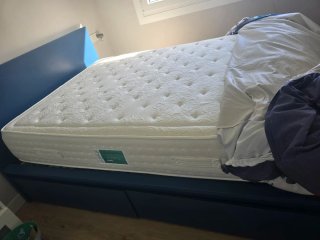 Cama IKEA MALM con Colchón y Mesita