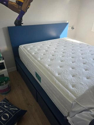 Cama IKEA MALM con Colchón y Mesita