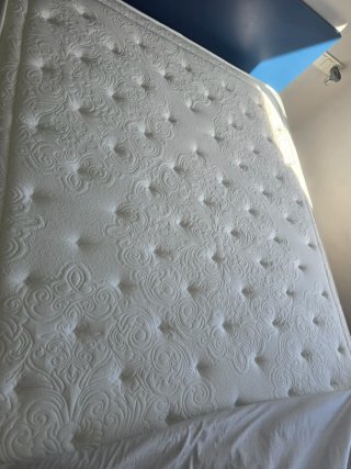 Cama IKEA MALM con Colchón y Mesita