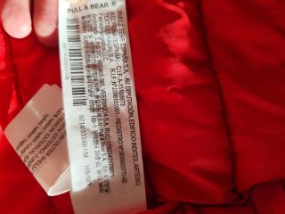 Cazadora Impermeable Roja Pull and Bear