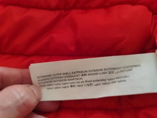 Cazadora Impermeable Roja Pull and Bear