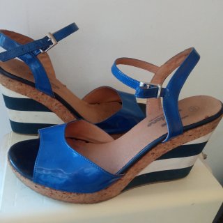 Sandalias Cuña Milano Azul y Blanco Talla 37