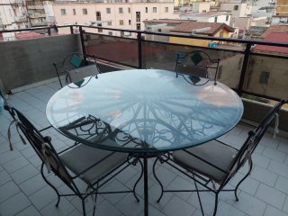 Tavolo da giardino in metallo e vetro diametro