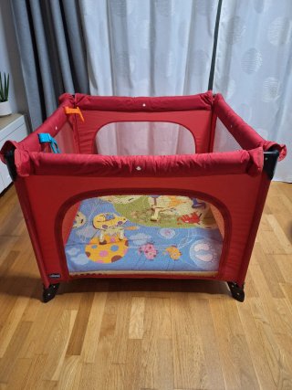 Parque infantil Chicco rojo
