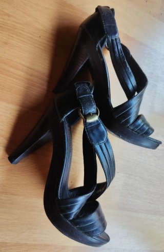 Sandalias de tacón miMao negras