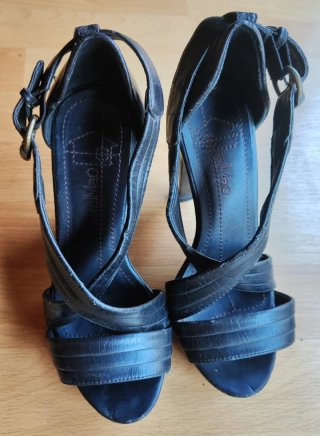 Sandalias de tacón miMao negras