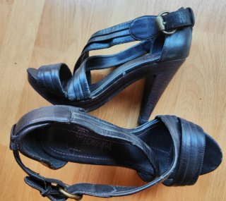 Sandalias de tacón miMao negras