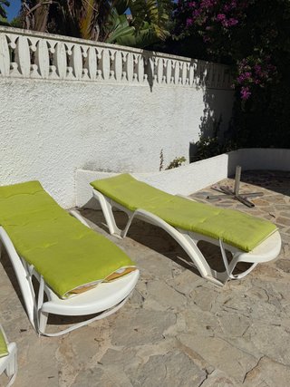 Pack 6 tumbonas blancas con cojines verdes