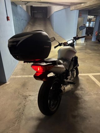 Honda CBF 500 Naked Plata.