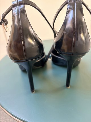 Zapatos de tacón Zara negros