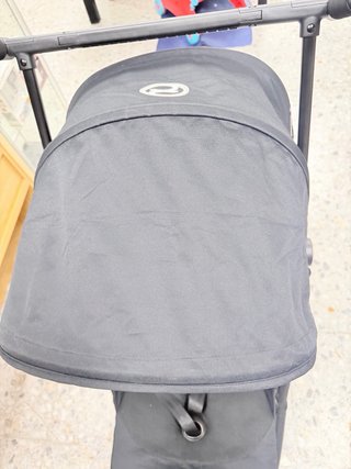 Cochecito Cybex Libelle Negro y un Bolso Cybex