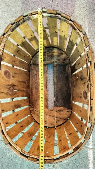 Cesta Rústica Antigua de Madera
