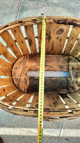 Cesta Rústica Antigua de Madera