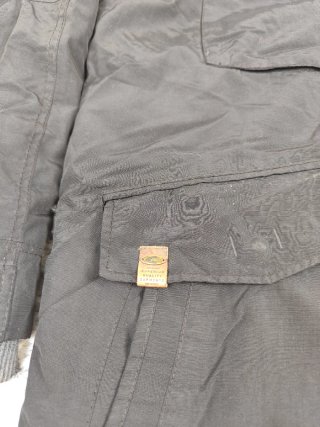 Chaquetón Negro con Capucha