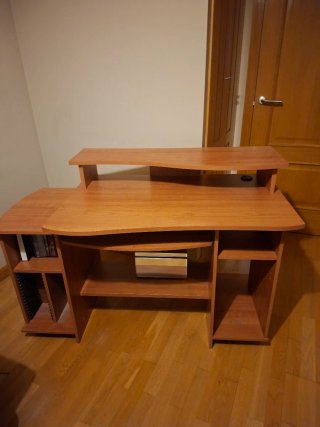 Mesa de ordenador de madera