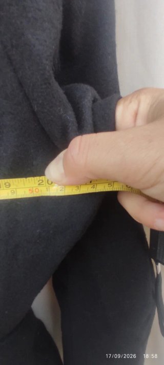 Abrigo negro con cuello de pelo talla M