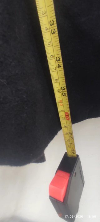 Abrigo negro con cuello de pelo talla M