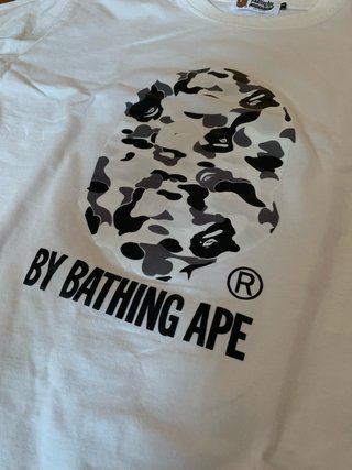 Camiseta BAPE Blanca Estilo Urbano