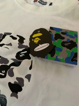 Camiseta BAPE Blanca Estilo Urbano