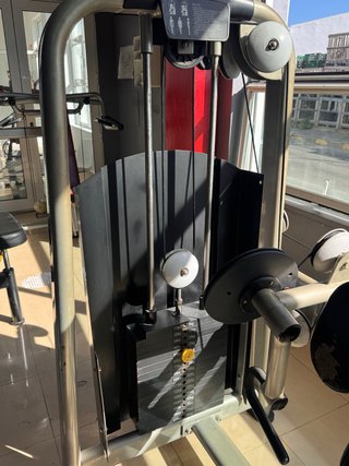 Máquina de bíceps para gimnasio - Curl de biceps