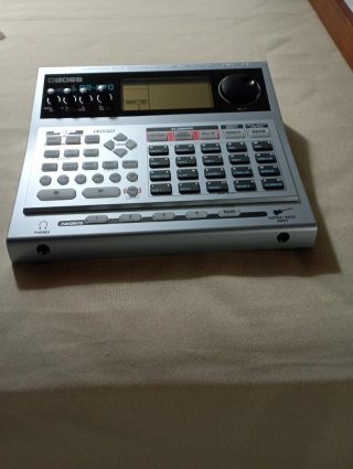 Caja de ritmos Boss DR-880