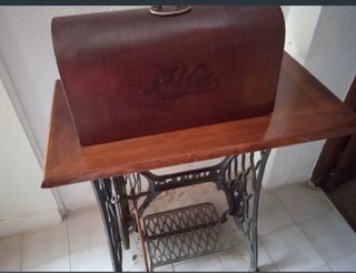 Máquina de Coser Antigua Singer