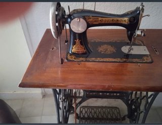 Máquina de Coser Antigua Singer