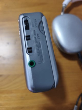 Walkman Sony Plateado con Auriculares
