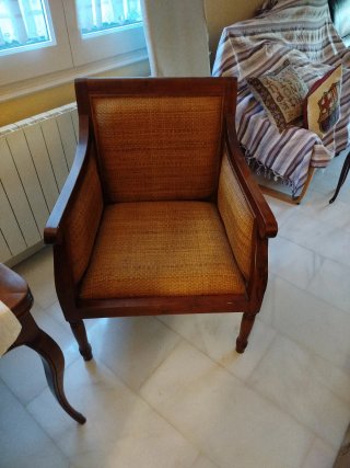 Sillón de madera clásico