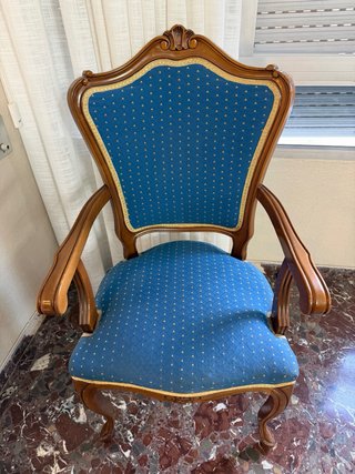 Mesa comedor + 6 sillas y 2 sillones