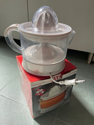 Exprimidor Eléctrico Jata